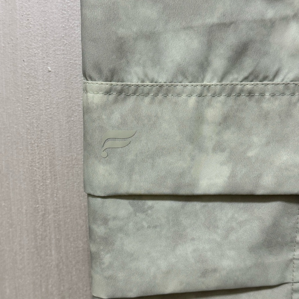 Fabletics Women Large Annie Dried Sage Tie Dye Texture Nylon Cargo Joggers - Picture 5 of 16